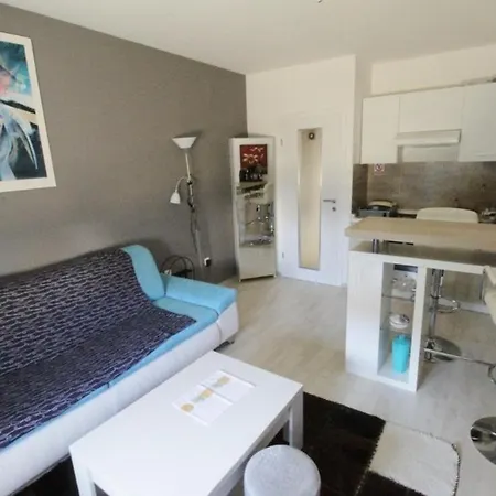 Jana Apartment *
